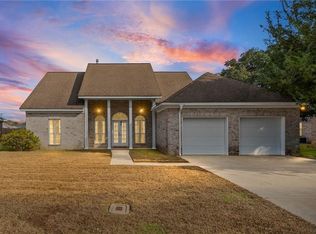 906 W Edgefield Dr, Saraland, AL 36571