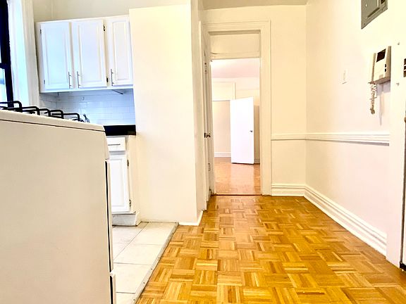 3rd image of 230 E 78th St APT 28
