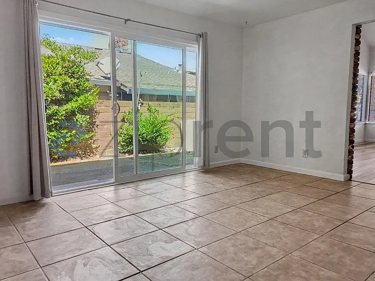 1812 Cirby Way #B — Photo 6