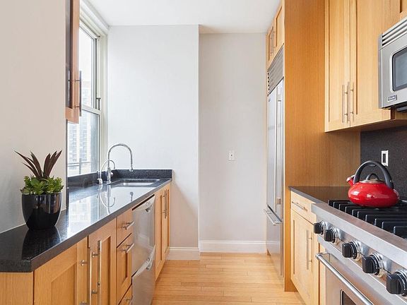 4th image of 88 Greenwich St APT 1004