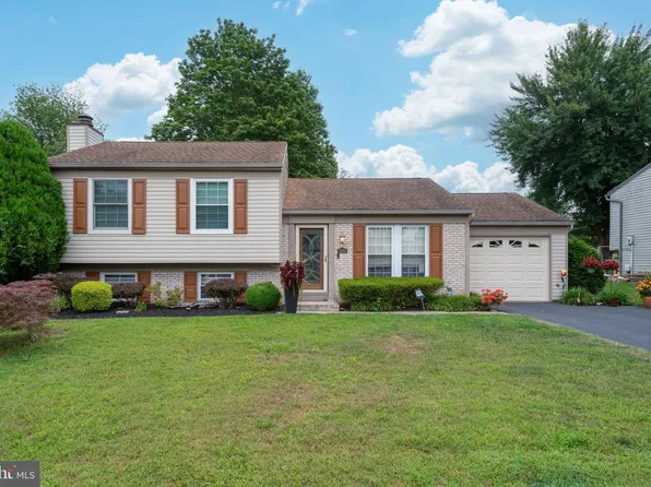 1605 Pebblebrook Ln, Harrisburg, PA 17110