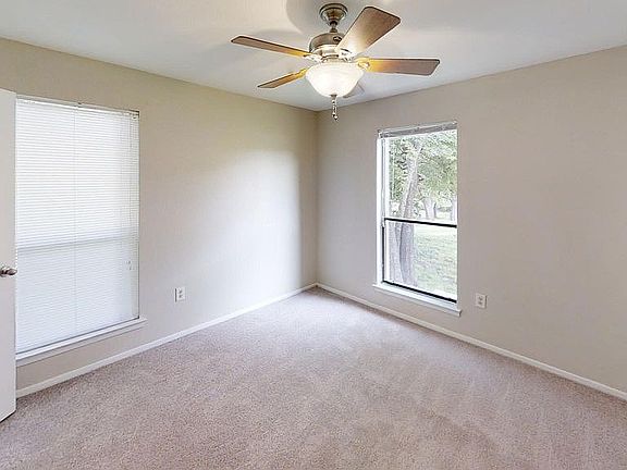 5th image of 229 Craddock Ave
