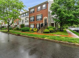 11 Droyers Pointe Blvd, Jersey City, NJ 07305