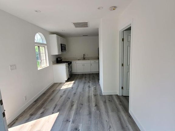 3rd image of 5543 Fallbrook Ave
