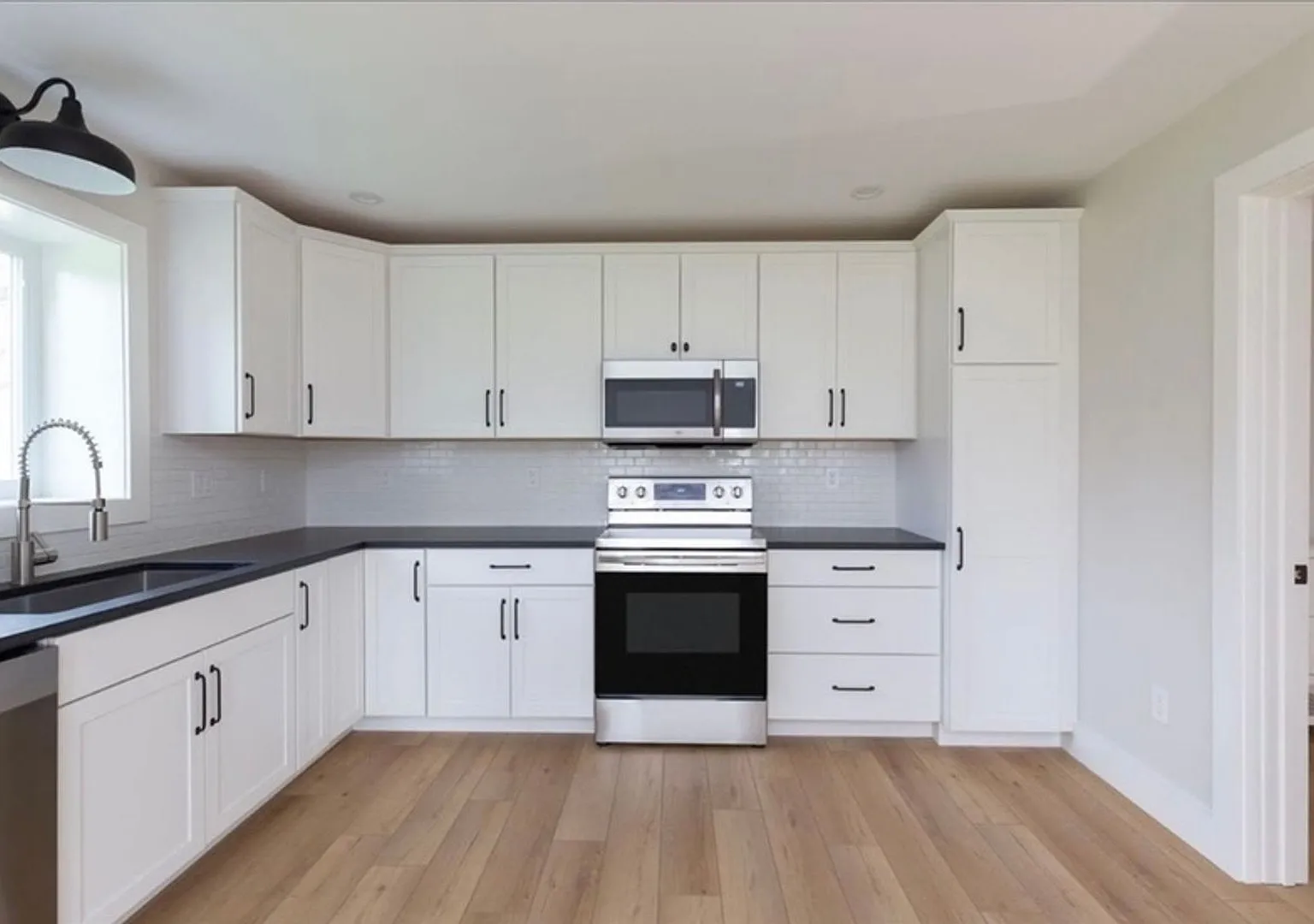 1 Bedroom Home in Charlotte VT Available 11/1! — Photo 1