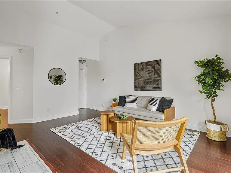 6000 Shepherd Mountain Cv #411 — Photo 4
