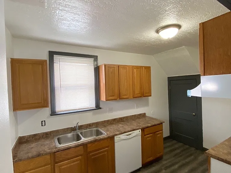 293 N Burgess Ave — Photo 4