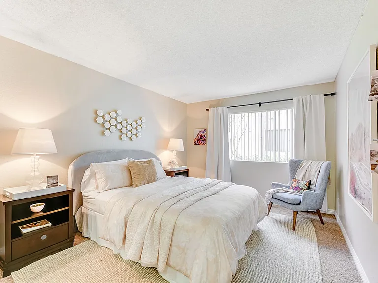 Torrey Pines Apartment Homes — Photo 17