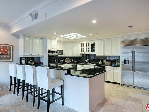 3rd image of 2320 N Beverly Glen Blvd