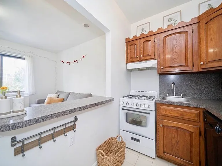 458 W 52nd St #1B — Photo 6