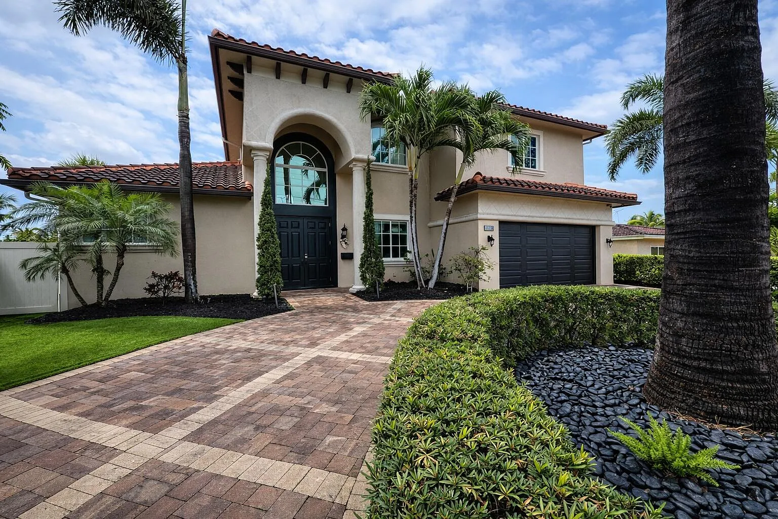 3 bed, 3.5 bath, 2839 sqft, $9,900 — Photo 1