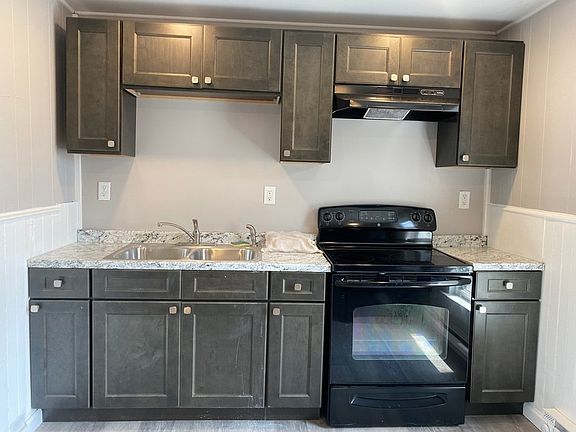 2nd image of 100-106 Main St #102