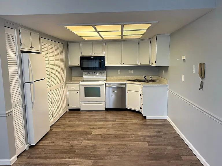 651 Green Jade Dr #J — Photo 8