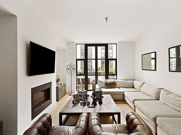 2nd image of 115A King St #1