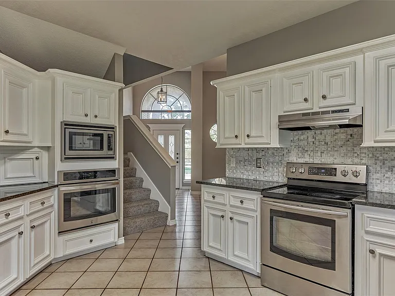 13707 Fountainview Dr — Photo 20