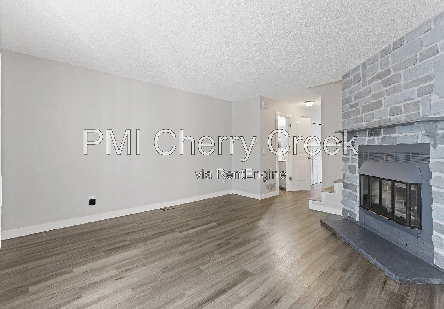 2 bed, 3.0 bath, 1092 sqft, $2,125 — Photo 3