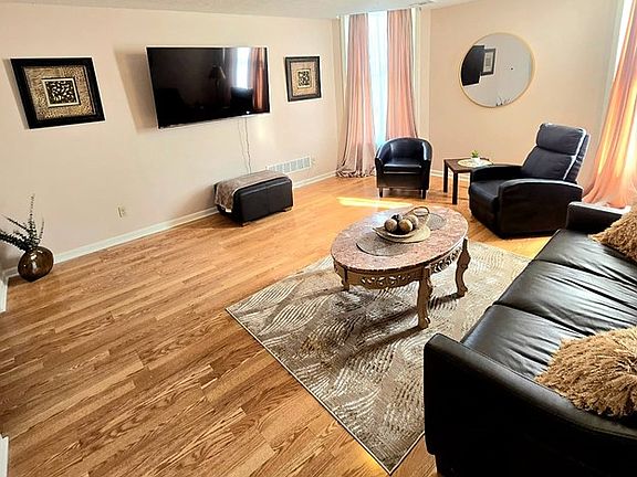 4th image of 1034 S Brook St #1