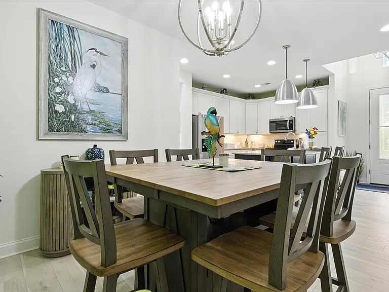 511 Landshark Blvd — Photo 4