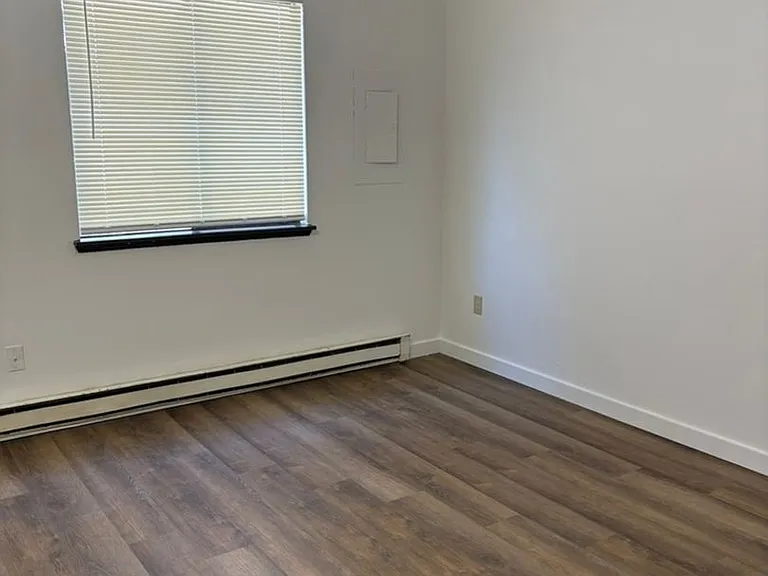 6113-6117 Addison Ct — Photo 5
