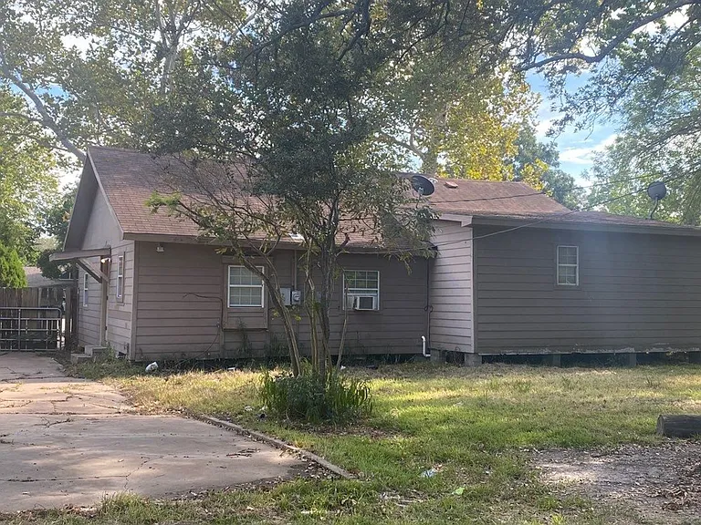 1918 Oleander Dr — Photo 17