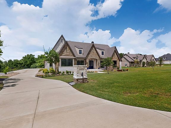 3rd image of 413 Charlie Joseph Dr