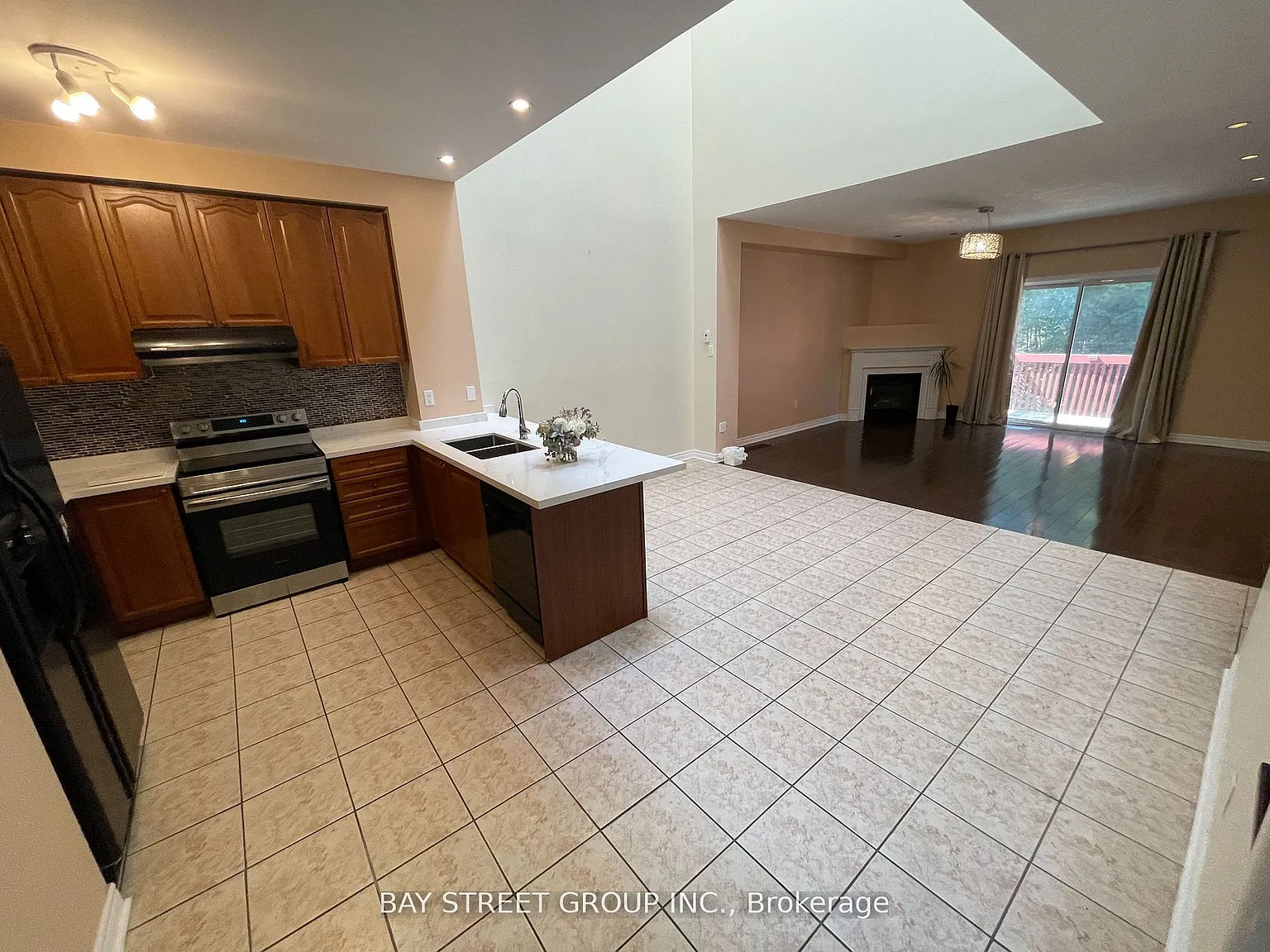 3 bed, $3,550 — Photo 3