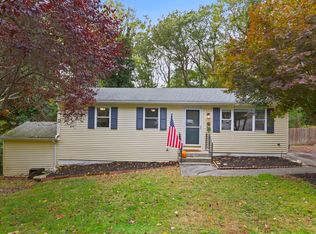 5 Ledgewood Dr, Gales Ferry, CT 06335