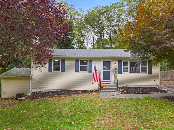 5 Ledgewood Drive, Ledyard, CT 06335