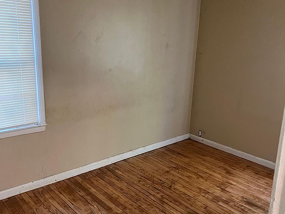 5th image of 18096 Hamburg St