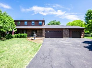 39W531 Antler Trl, St Charles, IL 60175