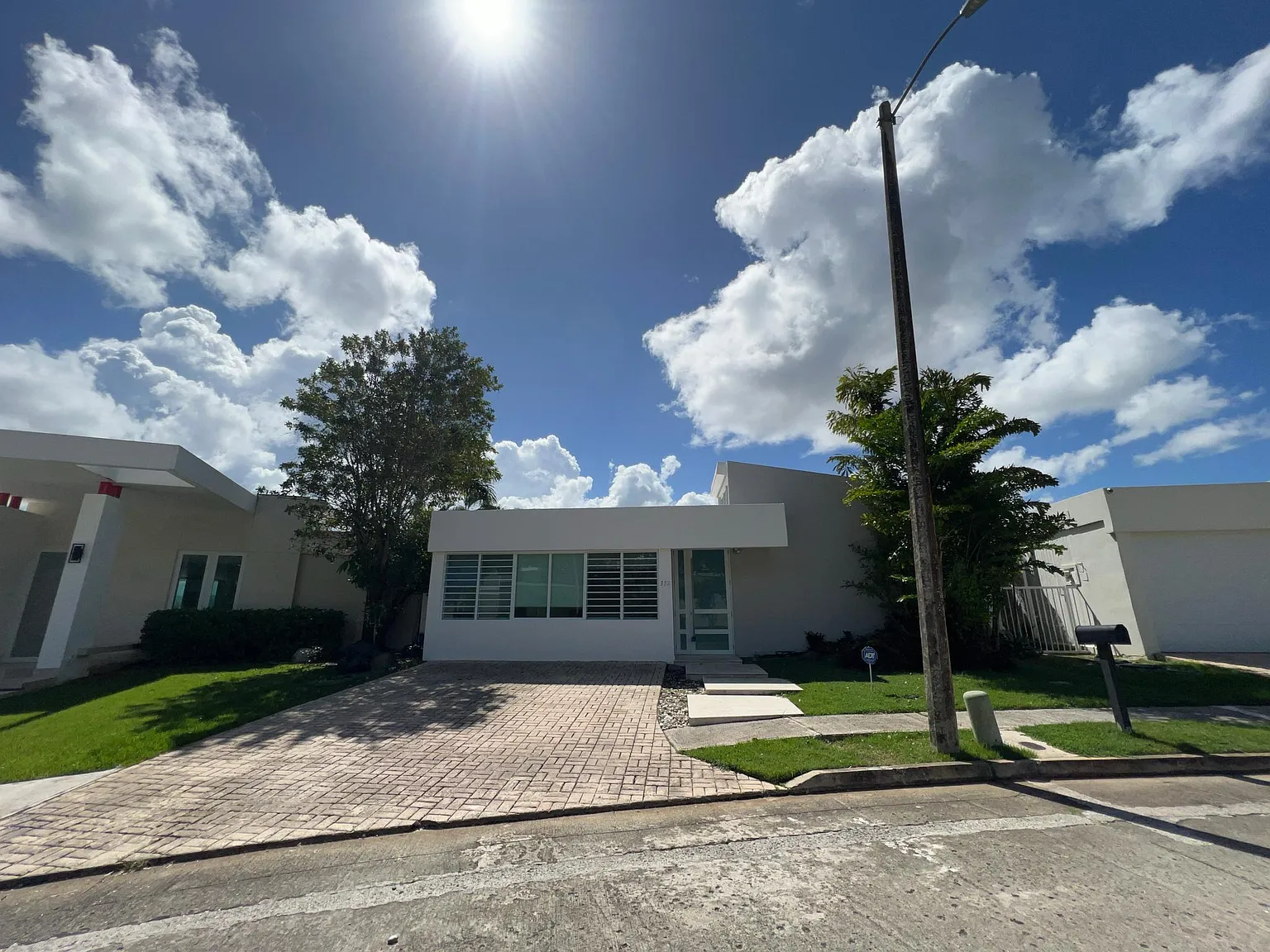 5 bed, 3.5 bath, 2487 sqft, $7,250 — Photo 2