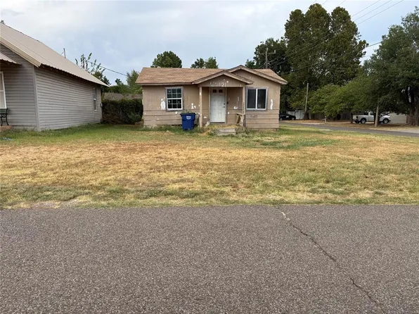 121 E Perry Ln, Mustang, OK 73064