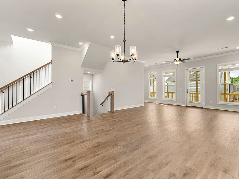 114 Stonehouse Dr — Photo 20