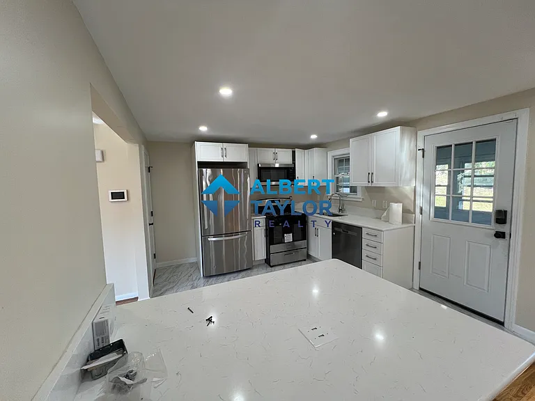 10 Regina Rd #B — Photo 9