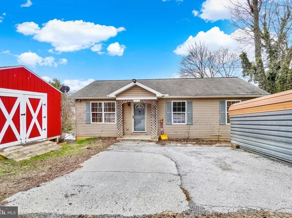 39 W George St, Dallastown, PA 17313