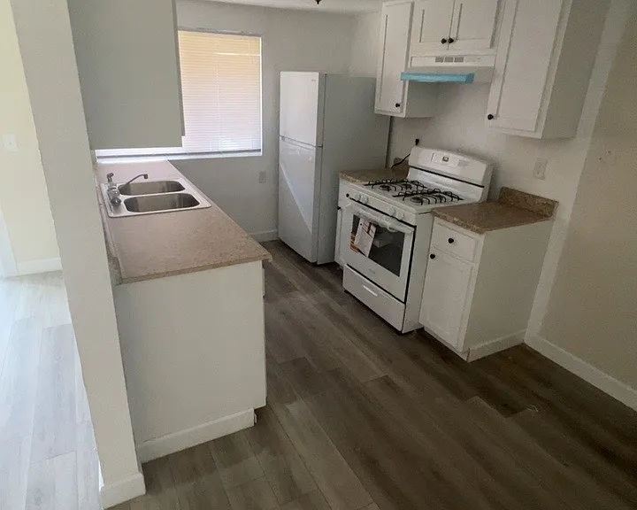 806 E Main St — Photo 3