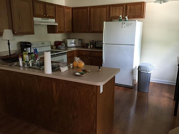 4th image of 421 Woodland Ave #B