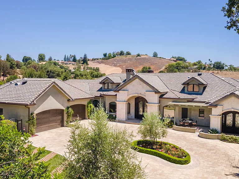 4358 Cresthaven Dr — Photo 4