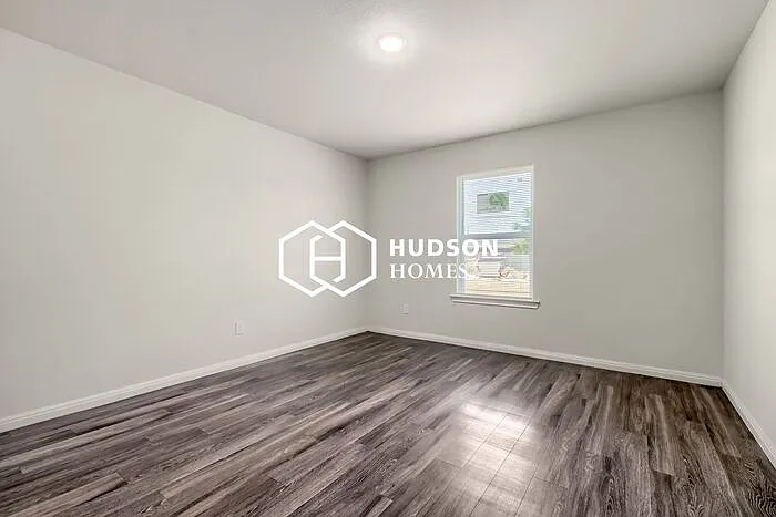 310 Zenith Ave — Photo 9