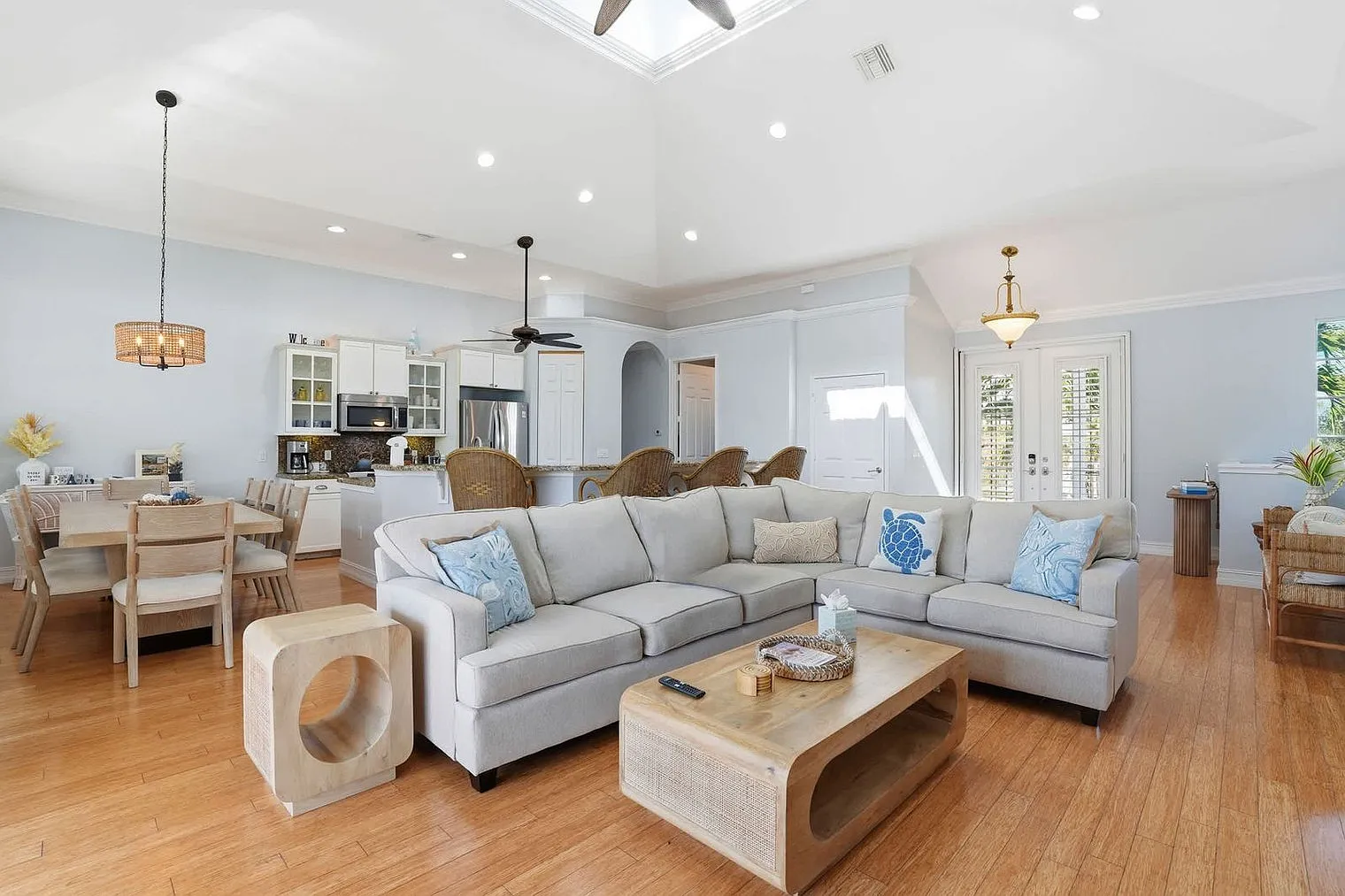 5 bed, 3.0 bath, 3110 sqft, $13,914 — Photo 1