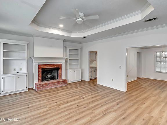 5th image of 212 Hawthorne Dr