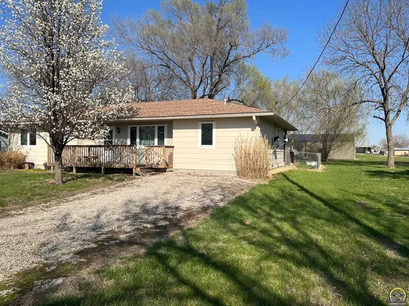 1002 N 14th St, Osage City, KS 66523