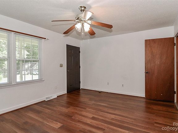 4th image of 752 Stoney Ln