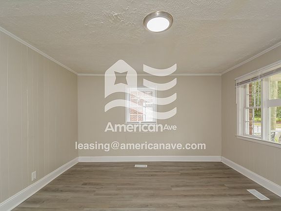 1736132_002_wm_-_living_room_13182786.jpg