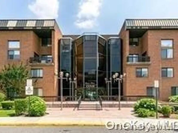 1 Ipswich Avenue #122, Great Neck, NY 11021