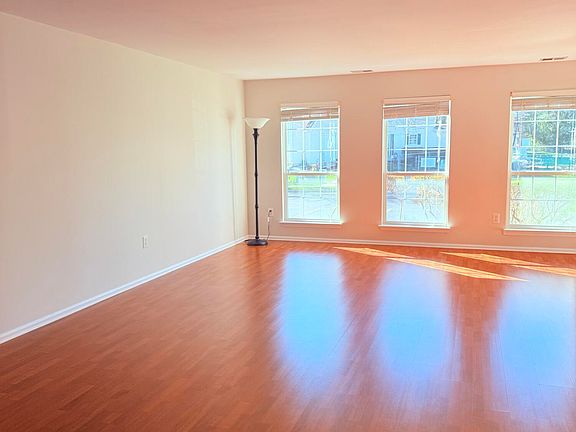 5th image of 156 Setter Place