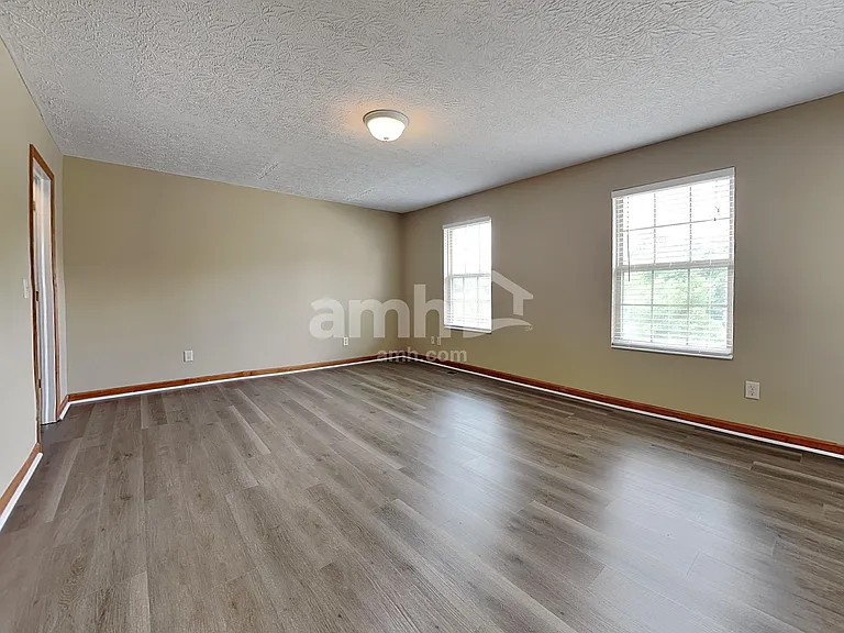 440 Dexter Ct — Photo 8