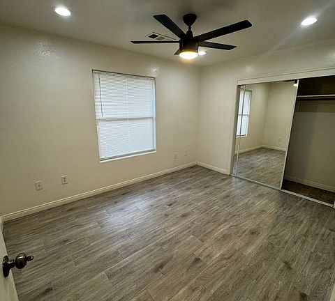 3rd image of 1000 30th St #B