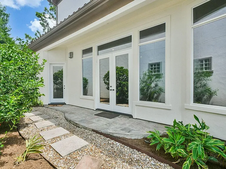 2702 Tudor Mnr — Photo 44