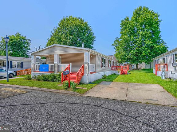 2nd image of 404 Tidewater Ln